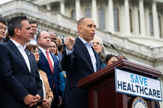 股票开户证券配资平台 美国参议院再度否决临时拨款法案 政府停摆势将拖入下周